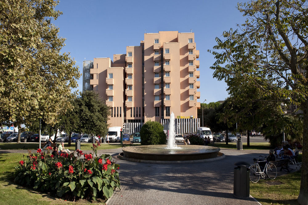 Hotel Bellevue Rimini Bagian luar foto